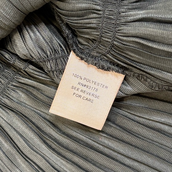 Philosophy Satin Pleated Smocked Blouse Size Large Black Long Balloon Sleeve Top - Picture 10 of 11